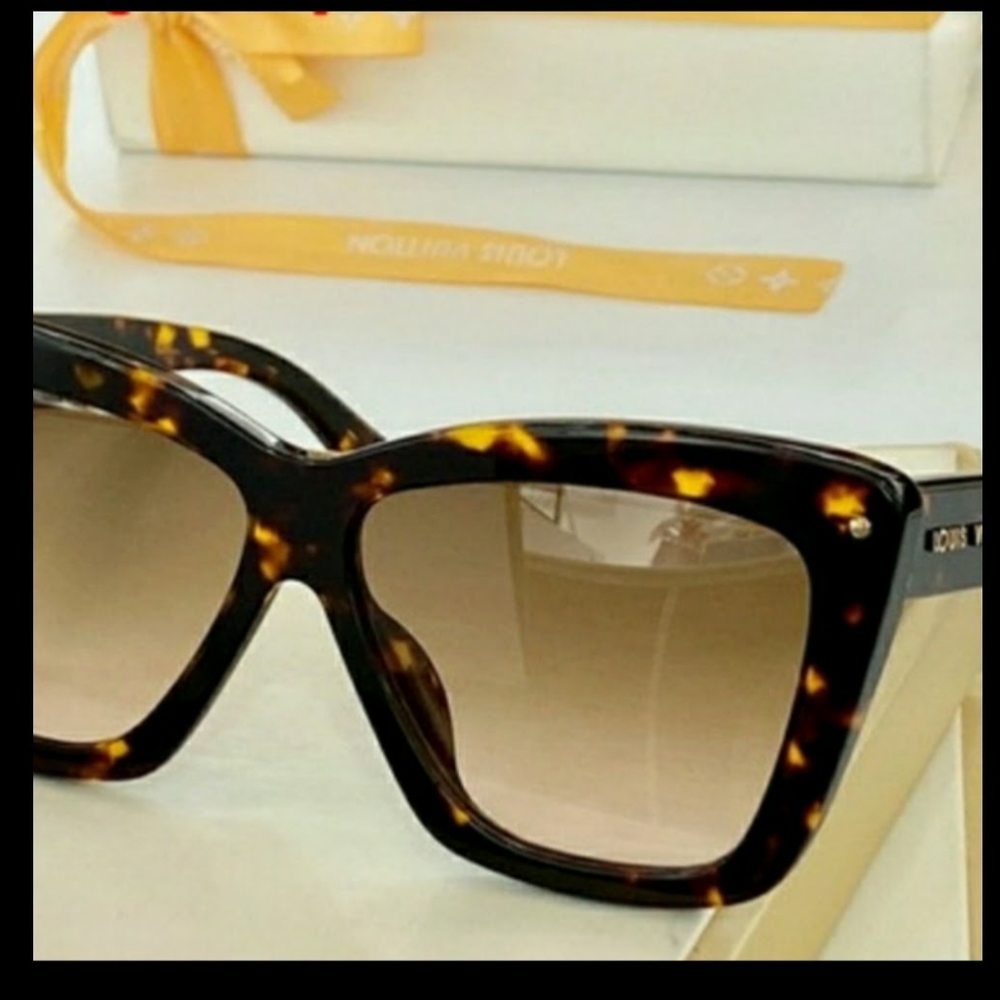⭐⭐⭐NWT- AUTHENTIC LOUIE VUITTON SUNGLASSES ⭐⭐⭐